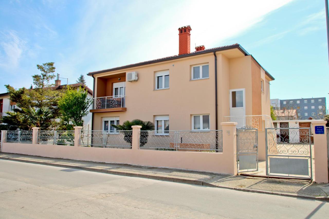 Apartment Kris Póla Kültér fotó